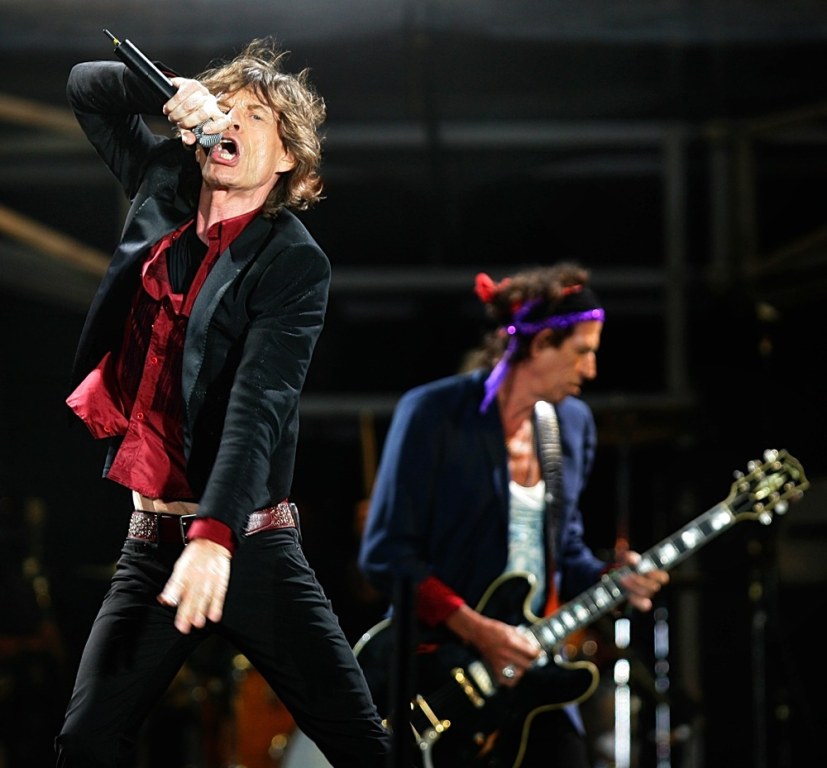 Роллинг стоунз вокалист. Mick Jagger Live. Jagger Richards Live. Группа........... Стоунз поёт. Гитарист. Rolling Stones foto Concert.