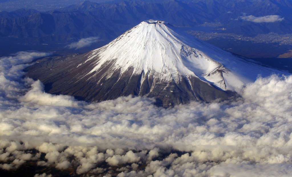 Possibly active fault under Japan's Mount Fuji to trigger big