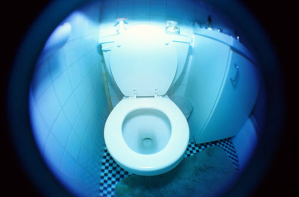 How to pee without splashback, or how fluid dynamics might save