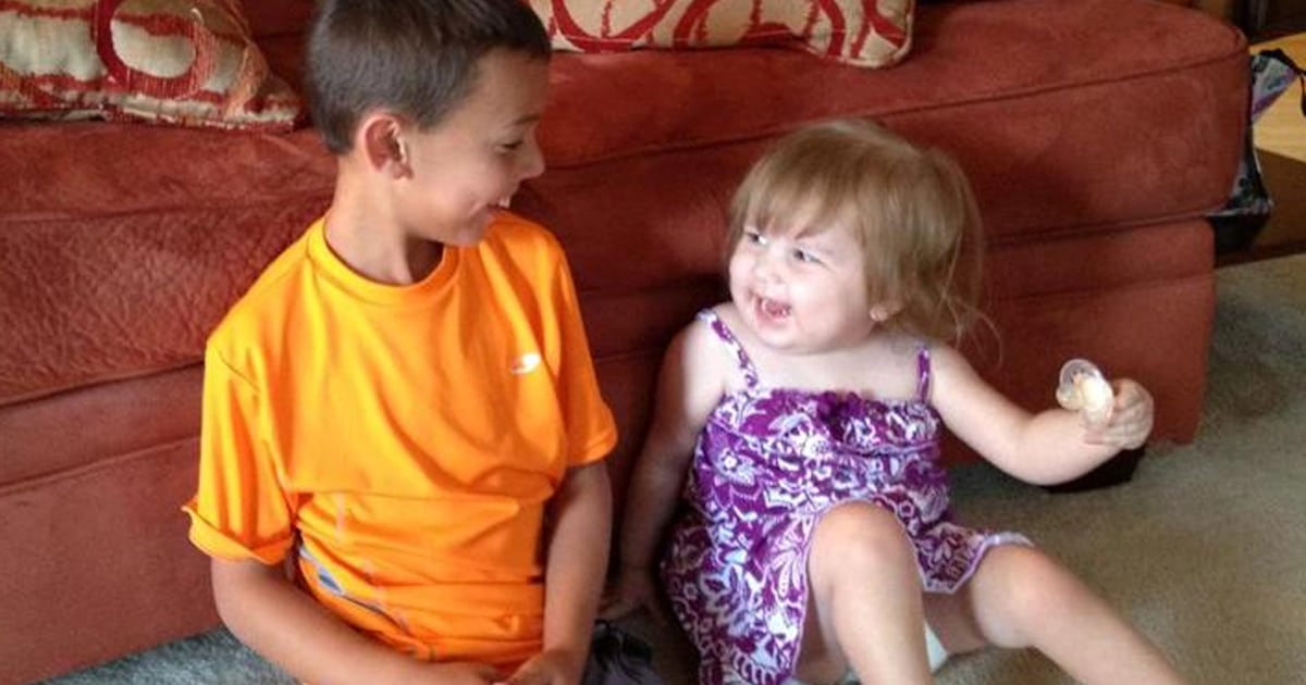 Маленькая девочка и сосед. Фото соседская девчонка. Маленькая девочка плачет. Дружба мальчика и девочки. Маленькая девочка и сосед.