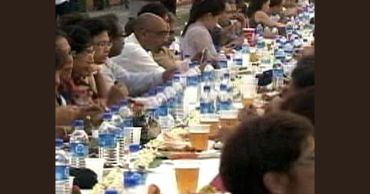 Dining on the world's longest table