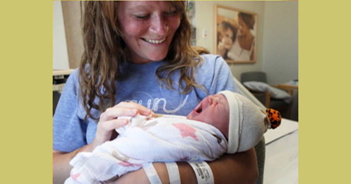 Marathon mom After running marathon, woman gives birth(02)