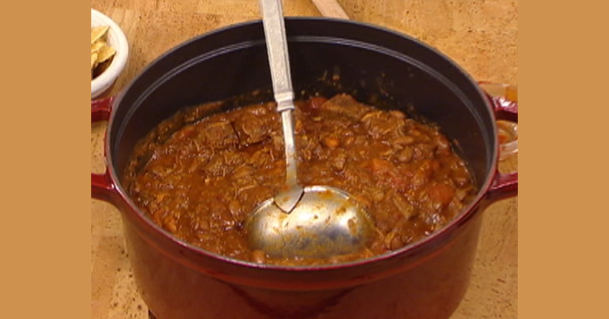 The Neelys cook savory chili for tailgate parties