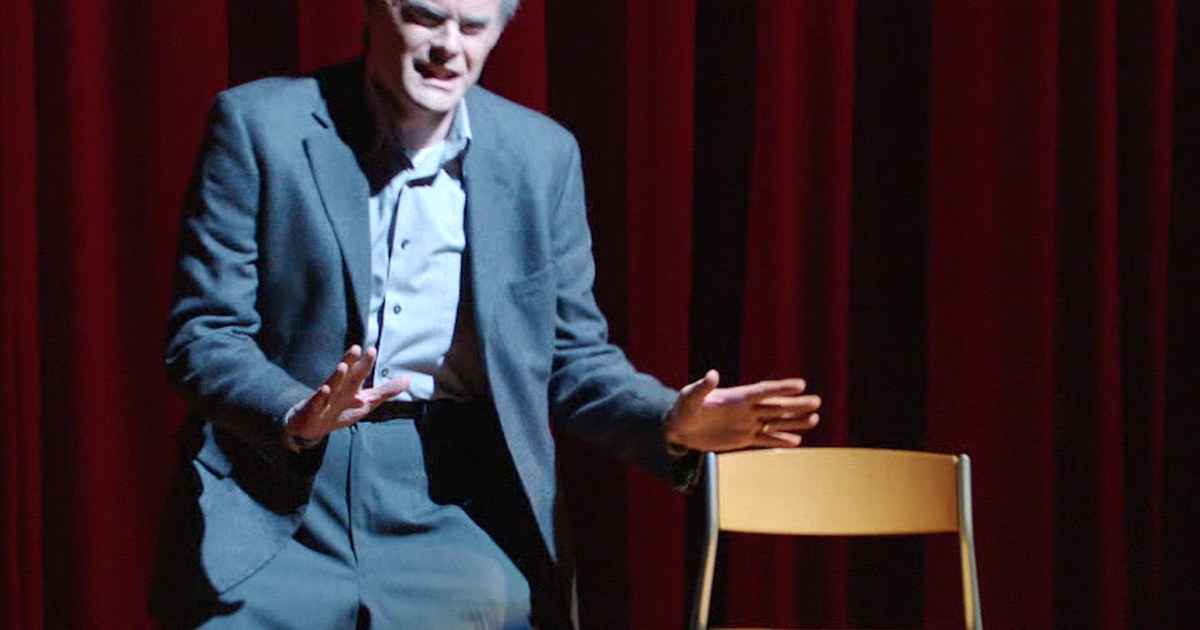Bill Hader kicks off SNL with Clint Eastwood skit
