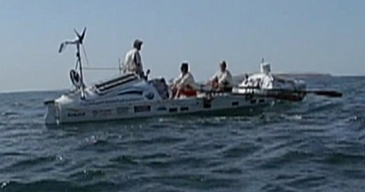 Rowers who attempted record are rescued at sea