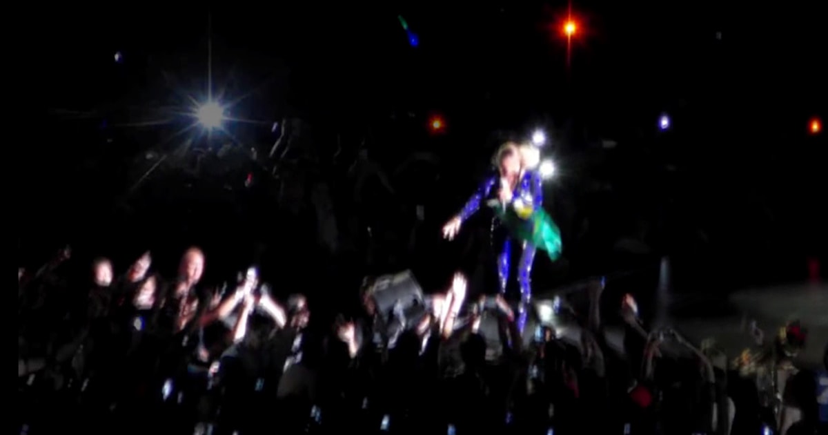 Beyoncé grabbed during on-stage performance