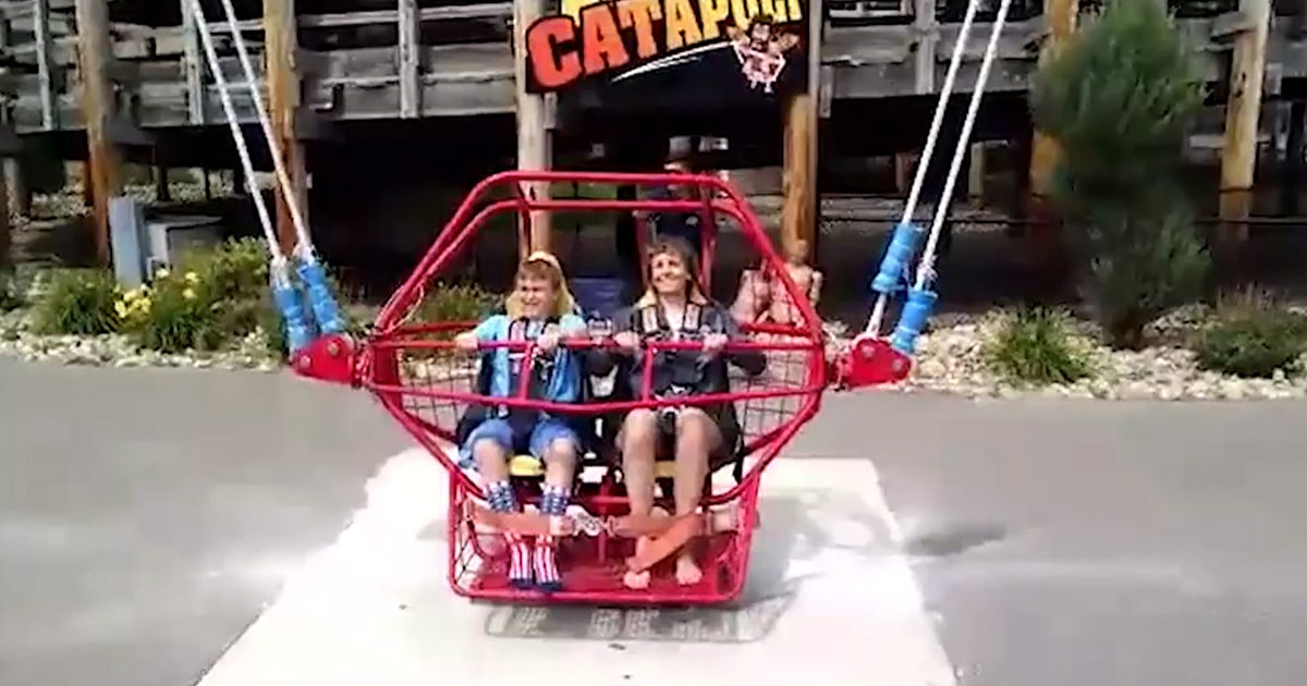 Mor Rid Video: Bungee cord snaps moments before amusement park ride to start
