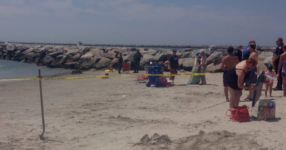 Rhode Island beach evacuated after possible explosion(02)