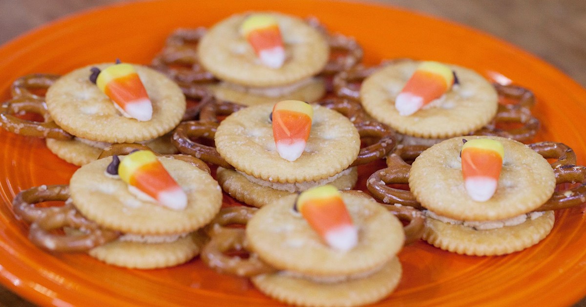 Turn Ritz crackers into sweet and savory Thanksgiving treats