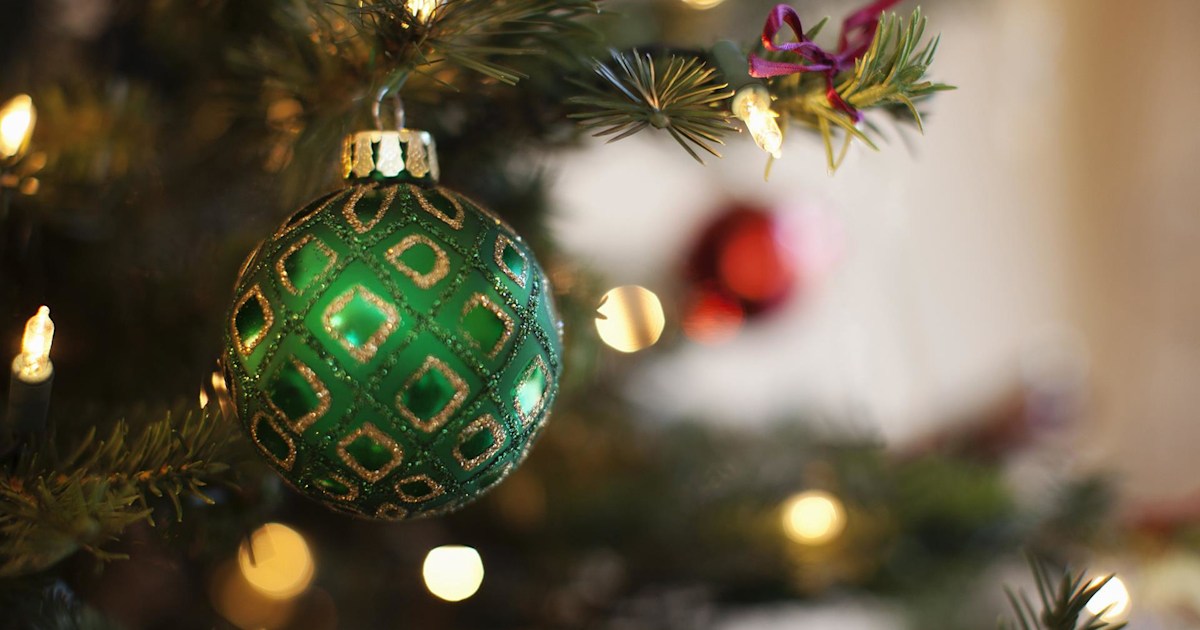 When should you take down Christmas decorations Before the new year or