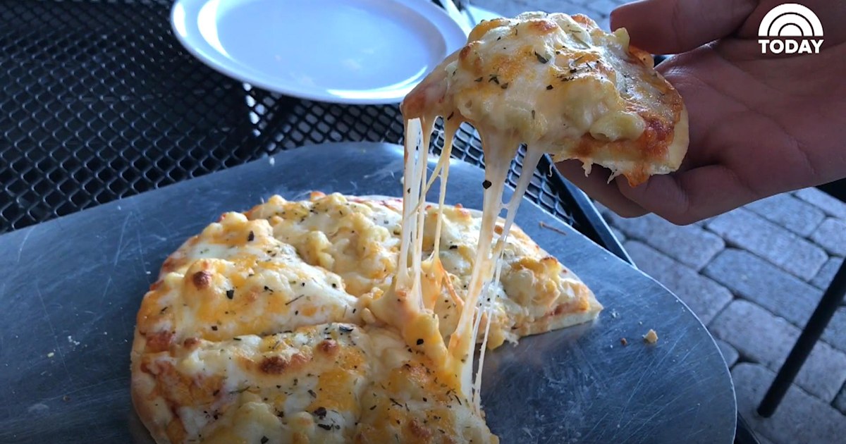We can’t stop staring at this super decadent mac and cheese pizza