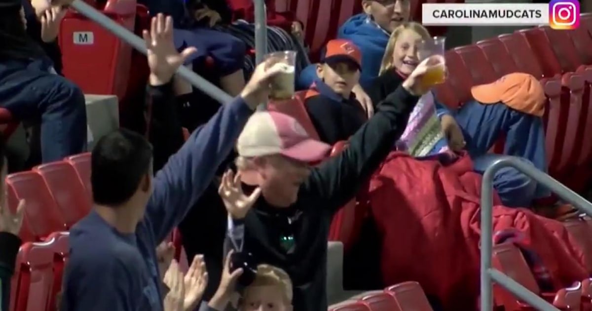 Watch this fan’s amazing foul ball catch (with his beer!)