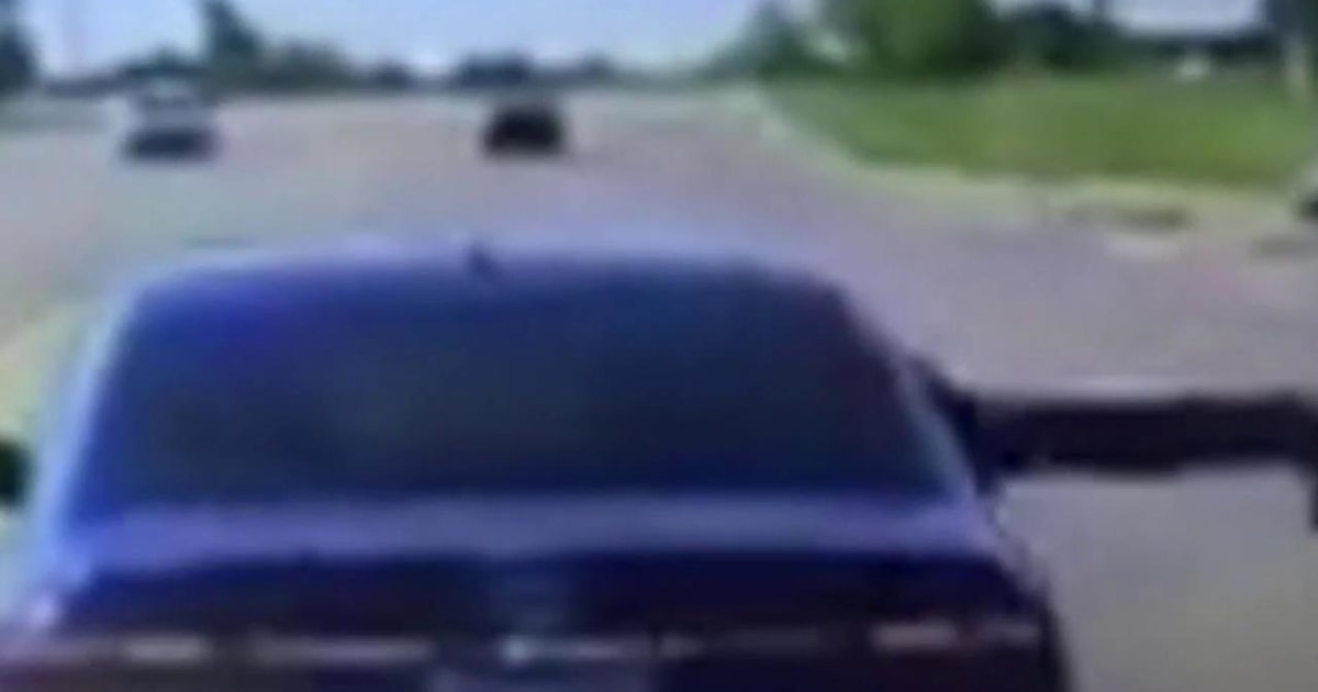 Watch good Samaritan dive into car when driver has seizure at wheel