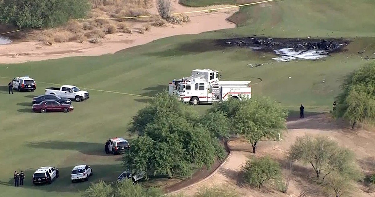 Plane crash on Arizona golf course kills 2(00)
