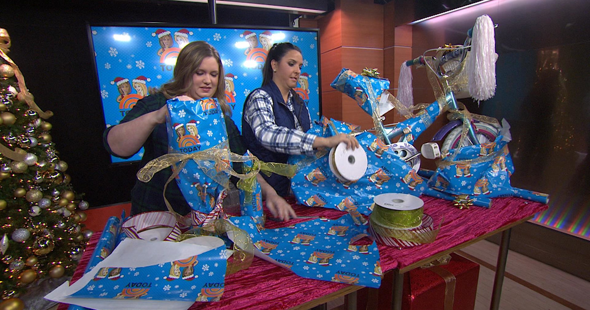Watch 2 TODAY fans have a giftwrapping contest (with KLG and Hoda paper!)