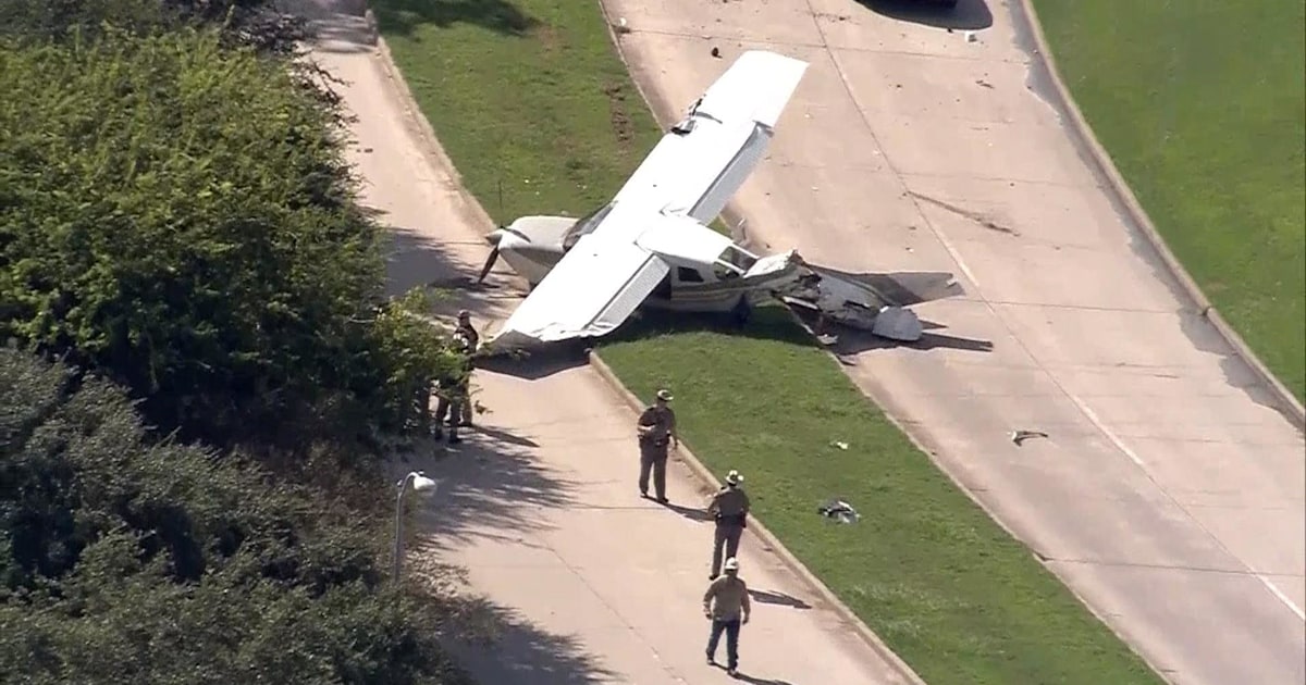 Plane crashes on busy road in Sugar Land, Texas