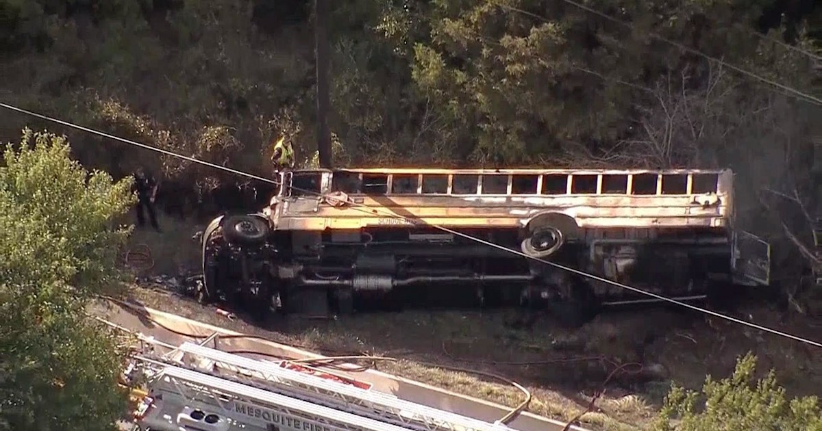 Texas school bus crash leaves 1 child dead, others injured