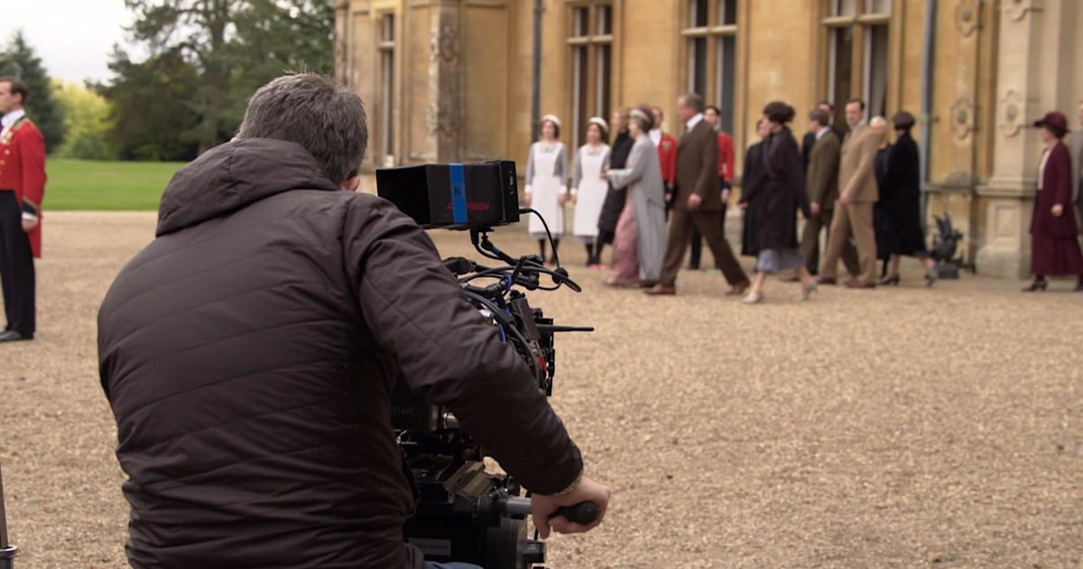 Sneak Peek: Nbc'S Downton Abbey Special Celebrates The 3Rd Movie! (Details) - vmwax61