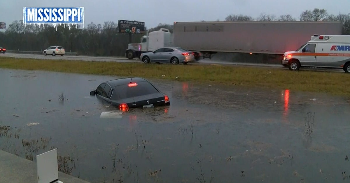 Massive winter storm takes rain, snow to the East Coast