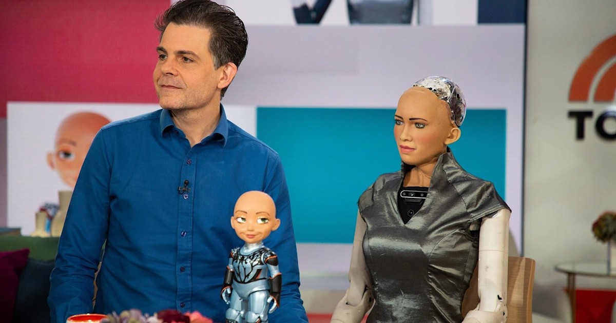 robot chats with the TODAY anchors