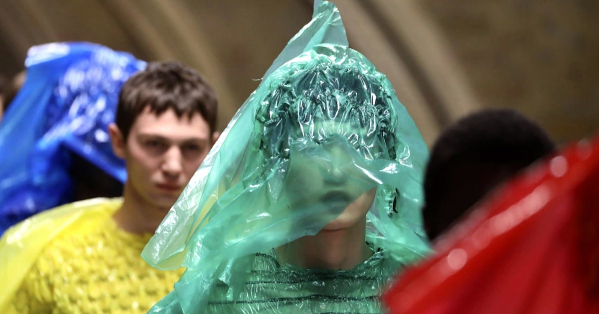 Bubble Wrap clothing? TODAY anchors look at runway trend