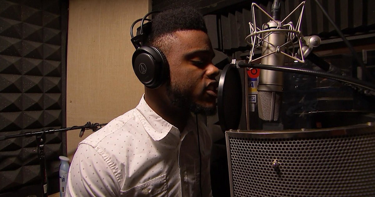 Baltimore cop uses rapping talent to change image of police