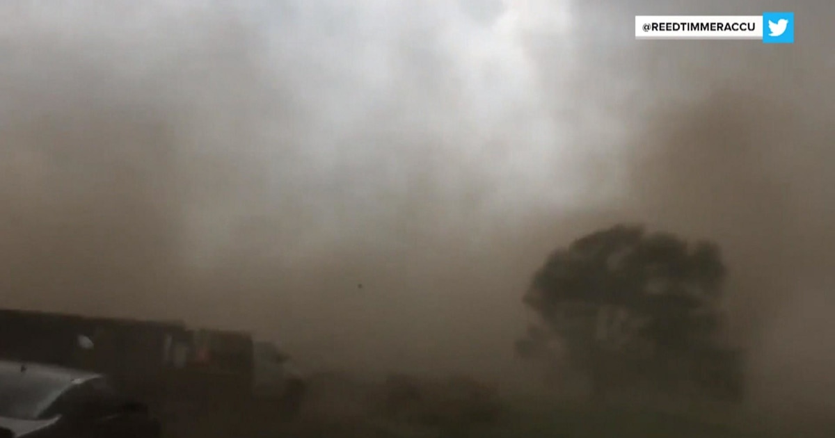 Storm chaser records the moment a tornado strikes
