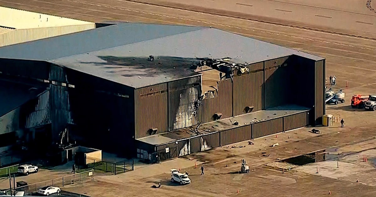 Small plane crash in Texas kills all 10 people on board