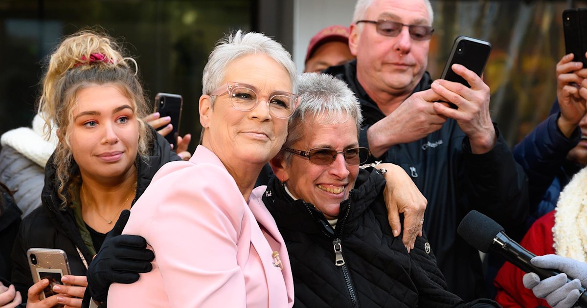 See Jamie Lee Curtis meet her lookalike fan on the TODAY plaza