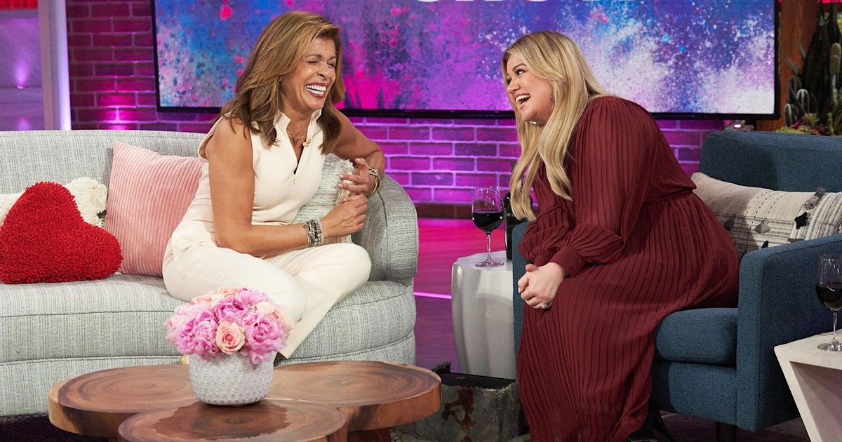 Hoda Kotb tells Kelly Clarkson about her weirdest habit