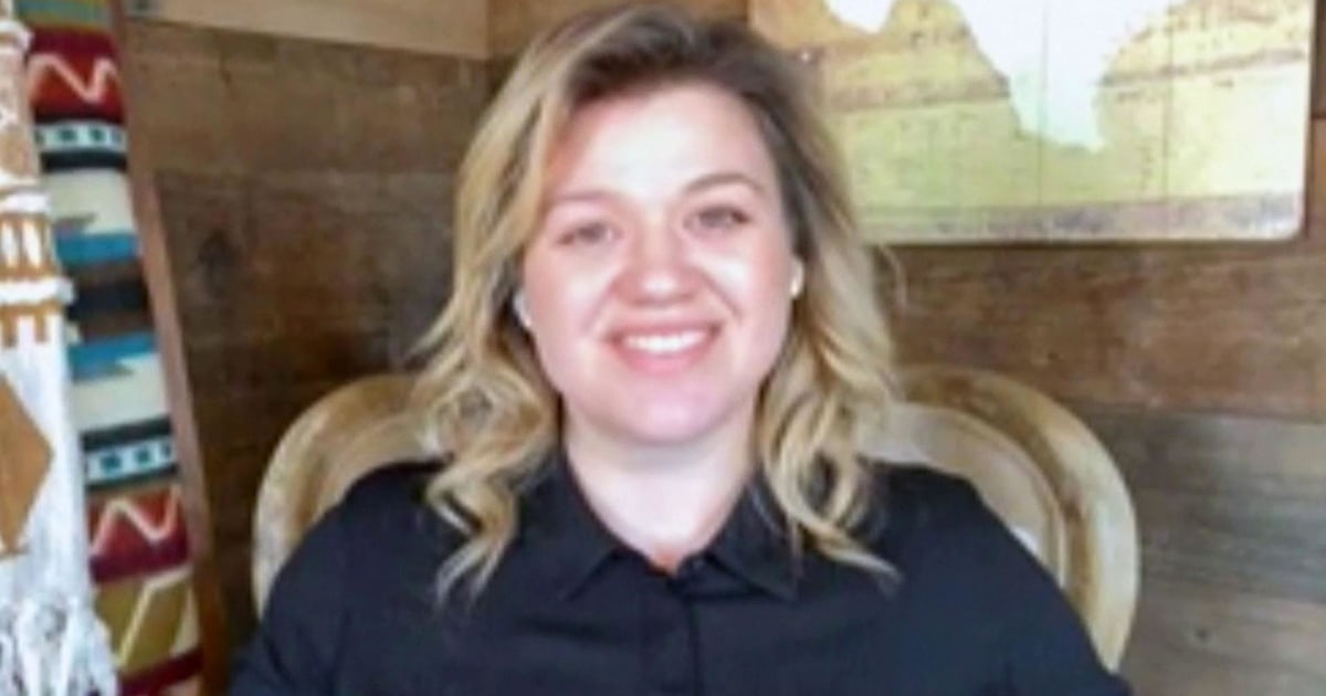 Kelly Clarkson talks balancing work and motherhood while