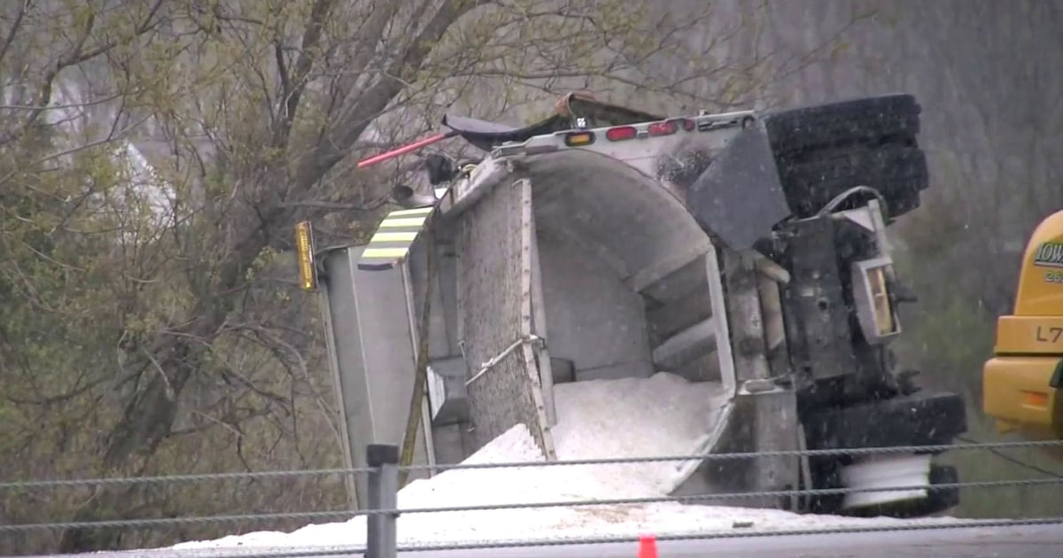 Massive highway pileup in Wisconsin leaves at least 1 dead