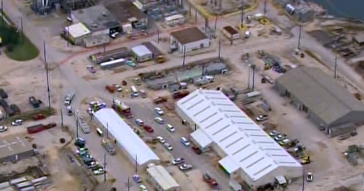 Deadly chemical leak at Texas DuPont plant