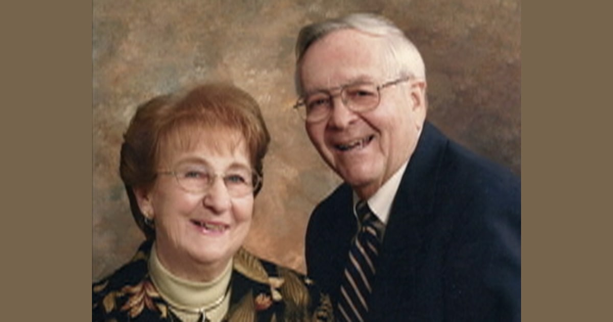 Audio: Woman lands plane after husband dies