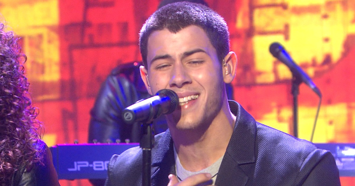 Nick Jonas performs, admits 'Jealousy happens and it’s OK'