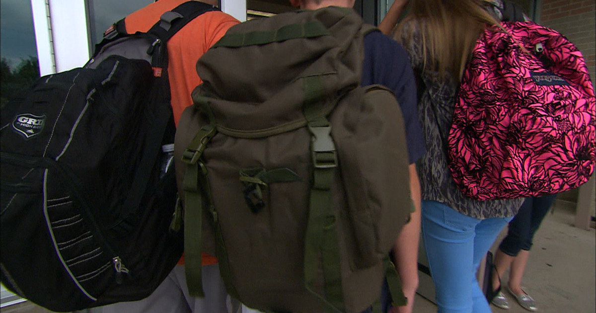 More teens report back pain from heavy backpacks