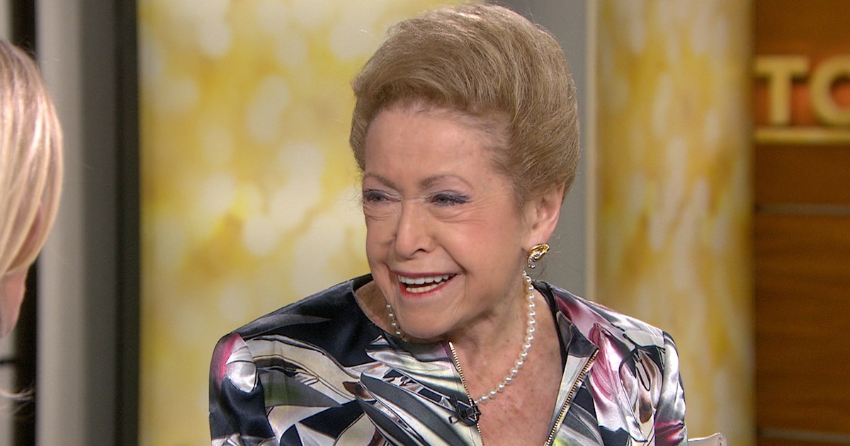 Mary Higgins Clark pens 45th novel (by hand)