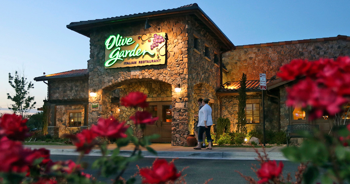 Olive Garden defends unlimited breadstick policy