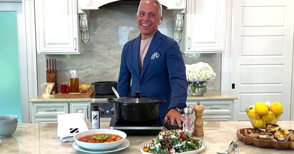 Geoffrey Zakarian shows how to make Manhattan corn chowder