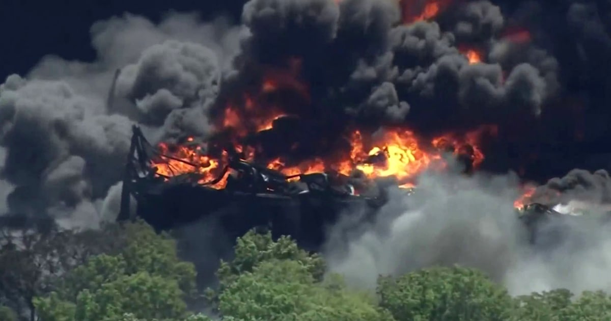 Massive chemical plant explosion in Illinois is under