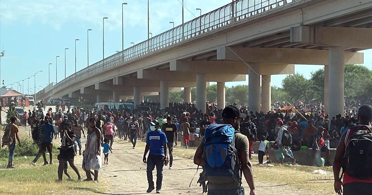 Thousands of migrants under Texas bridge could be sent home