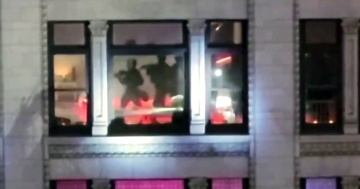 Caught on camera Hostage standoff in Los Angeles ends in gunfire