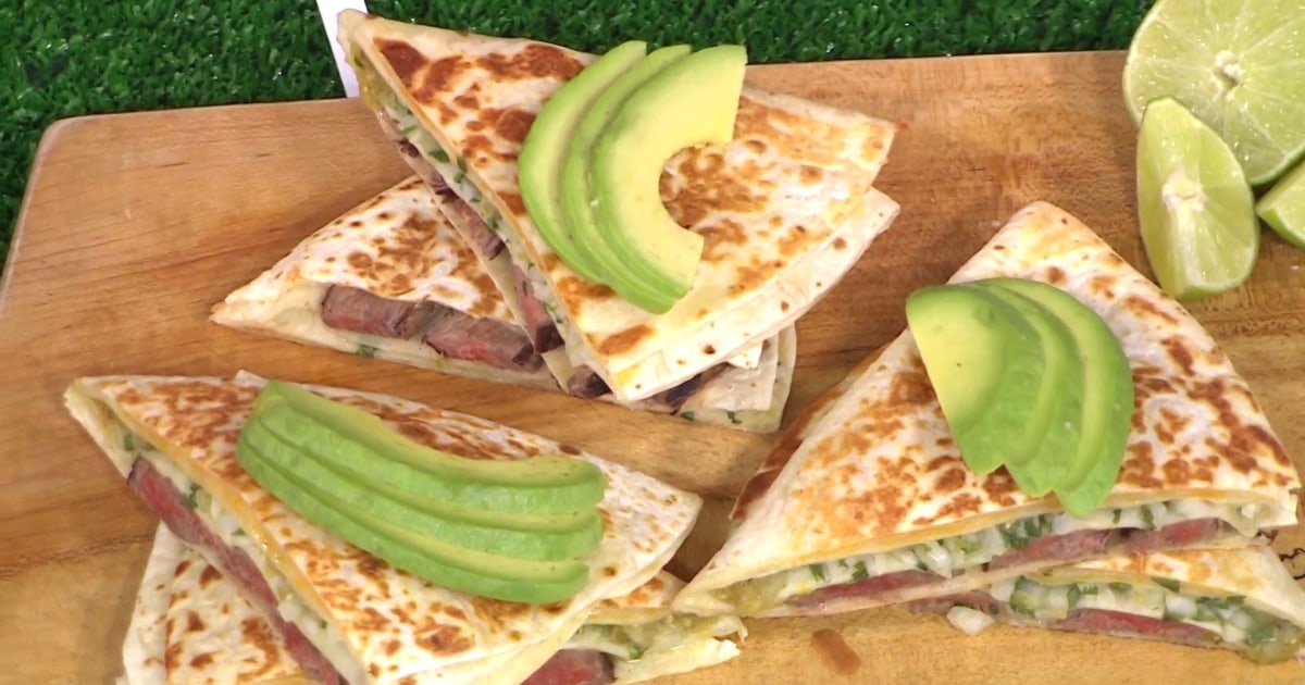 Carson and Siri Daly make cheesy mini peppers, flank steak quesadilla