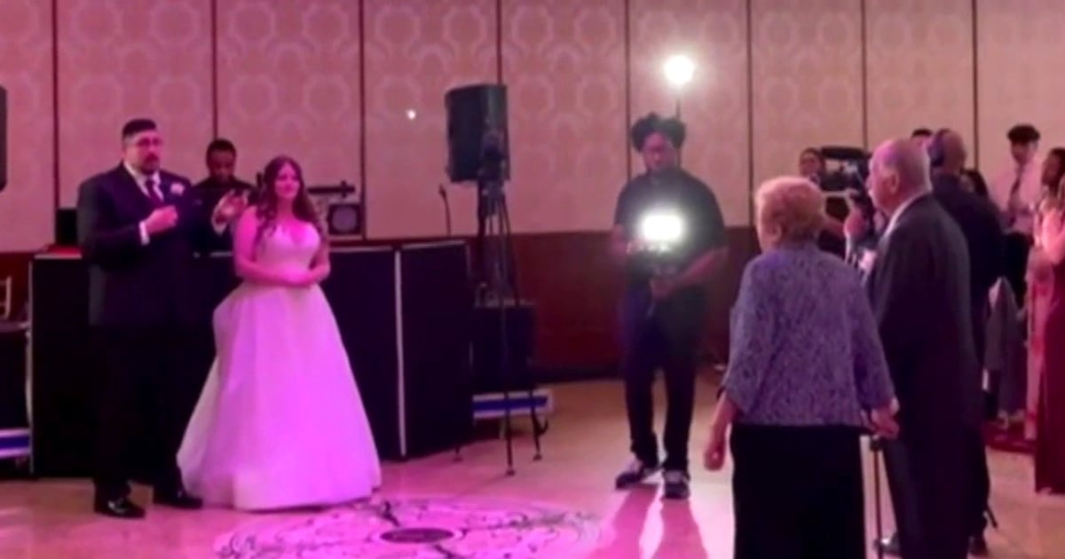 Newlywed couple lets groom’s grandparents have their first dance