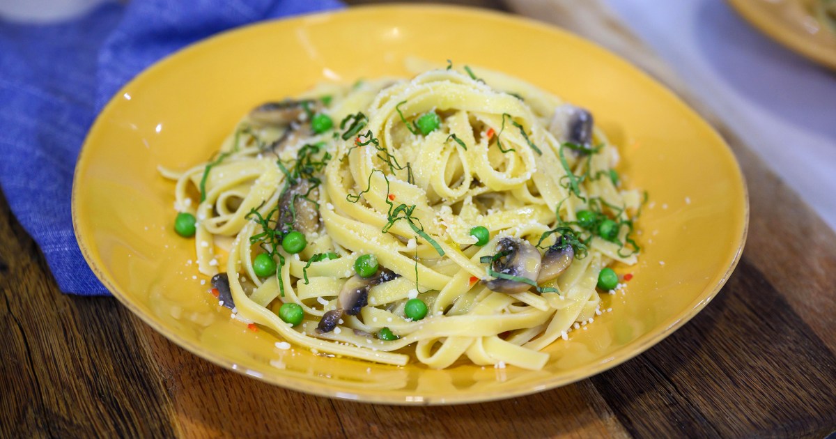 Geoffrey Zakarian makes a fresh spring pasta packed with veggies