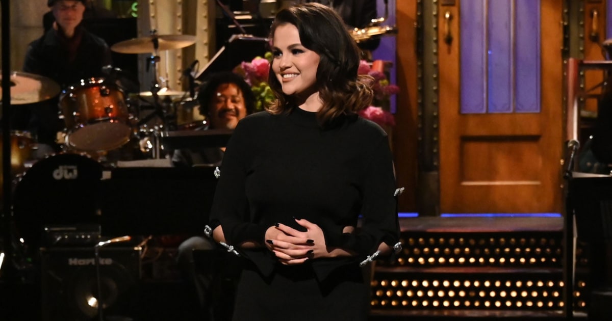 Selena Gomez jokes she hosted ‘SNL’ to ‘find romance’