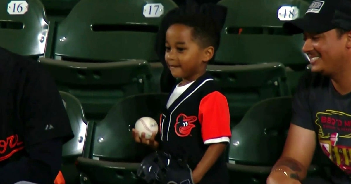 Watch this young Orioles fan throw a baseball back onto the field