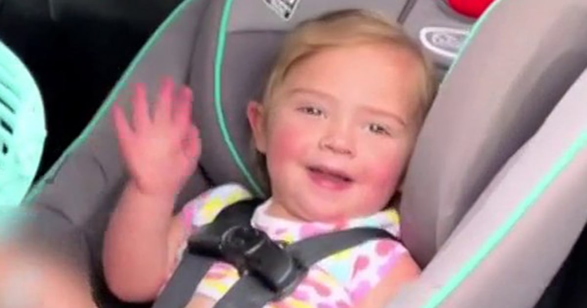 Toddler brightens mom’s day every time she opens car door