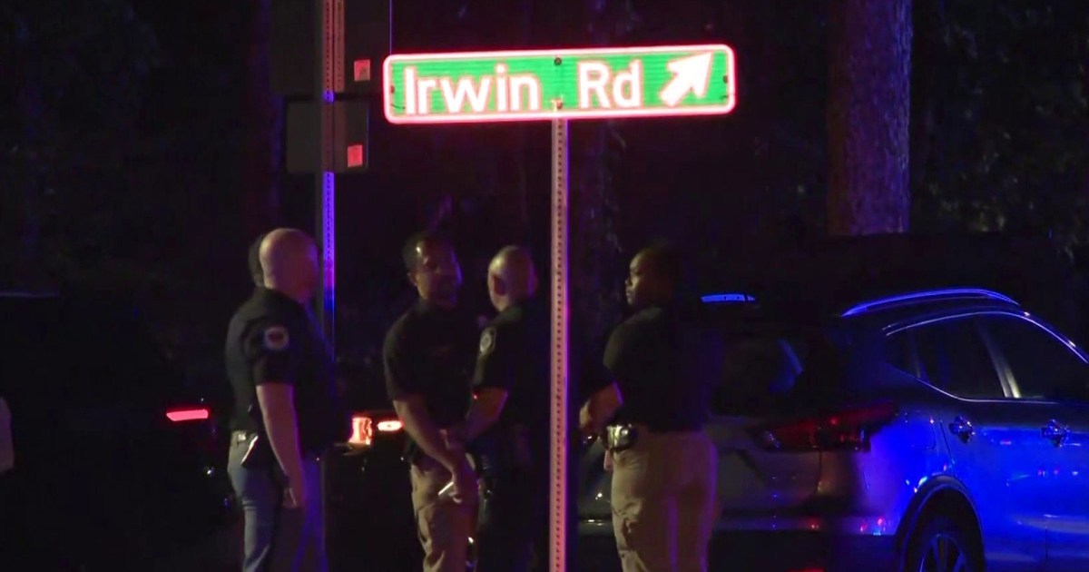 Two sheriff's deputies fatally shot while serving warrant in Georgia