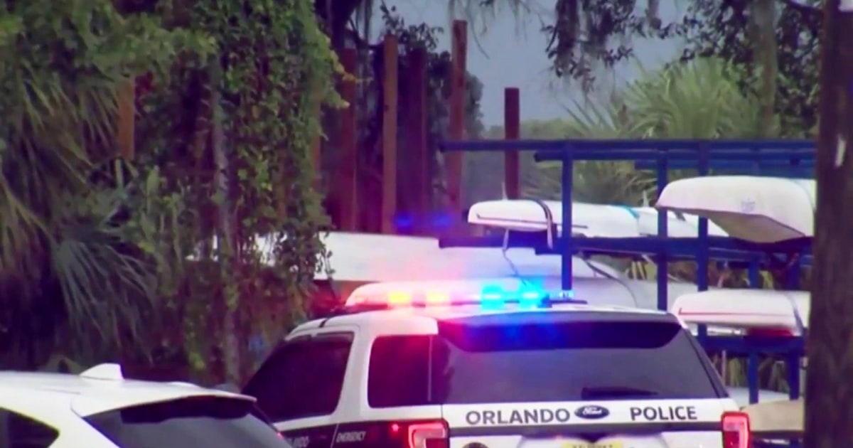 Student rowing team struck by lightning on an Orlando lake